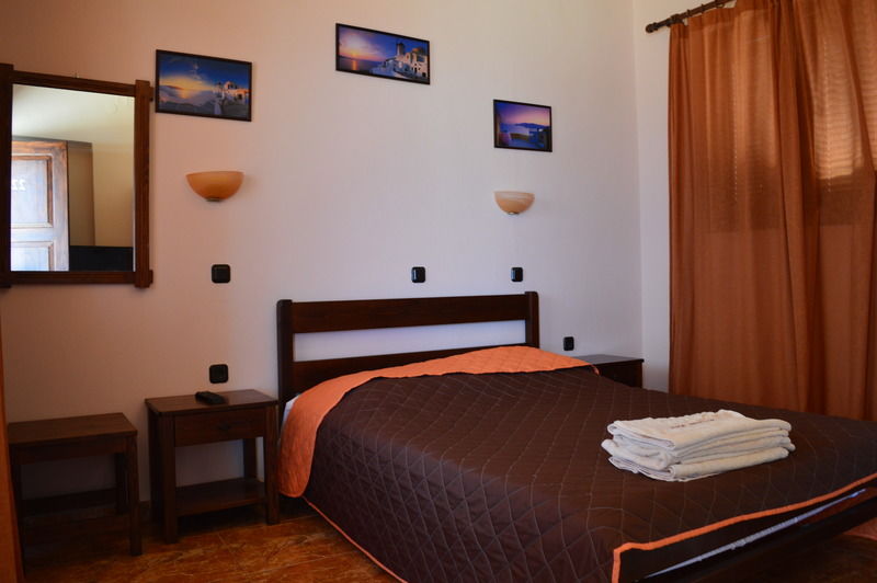 Romantzo Hotel Mandrákion Buitenkant foto